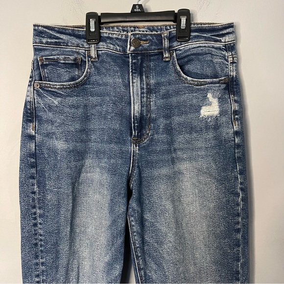 American Eagle High Rise Mom Jeans Distressed Sz 8 Medium Wash - Picture 3 of 7